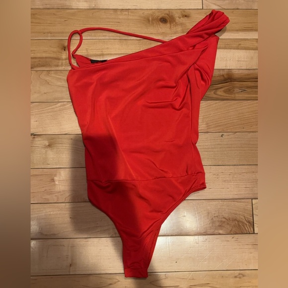 LULU’S MODERN BEAUTY RED ASYMMETRICAL COWL NECK BODYSUIT - Picture 4 of 7